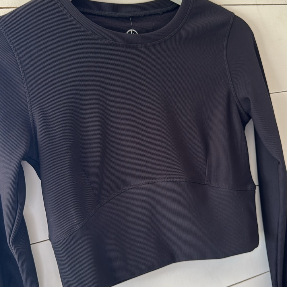 move theology contour ls long sleeve crop top size small - Picture 3 of 8